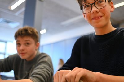 Tweedejaars leerlingen verspreiden liefde met kunstproject
