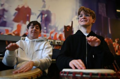 Tweedejaars leerlingen verspreiden liefde met kunstproject